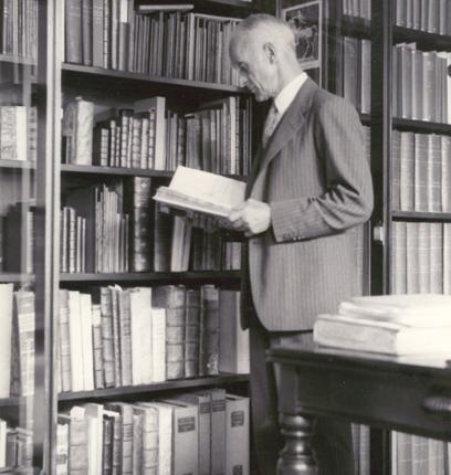 portrait of Harvey Cushing in his library