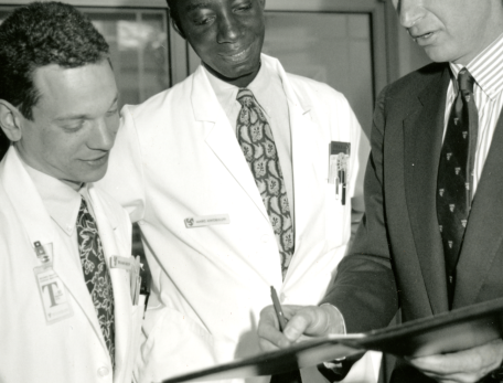 Michael Rosenblatt talks with two medical students, circa 1990s