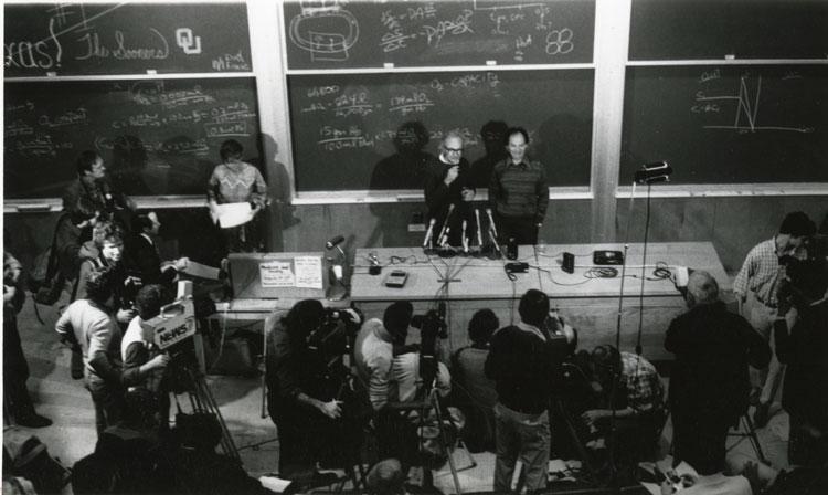 David Hubel (left) and Torsten Wiesel at a news conference following the announcement that they had received the 1981 Nobel Prize in Physiology or Medicine